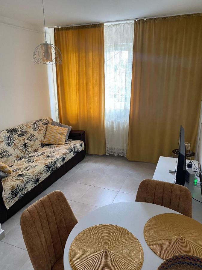 Sofi Apartment Central Bukares Bagian luar foto